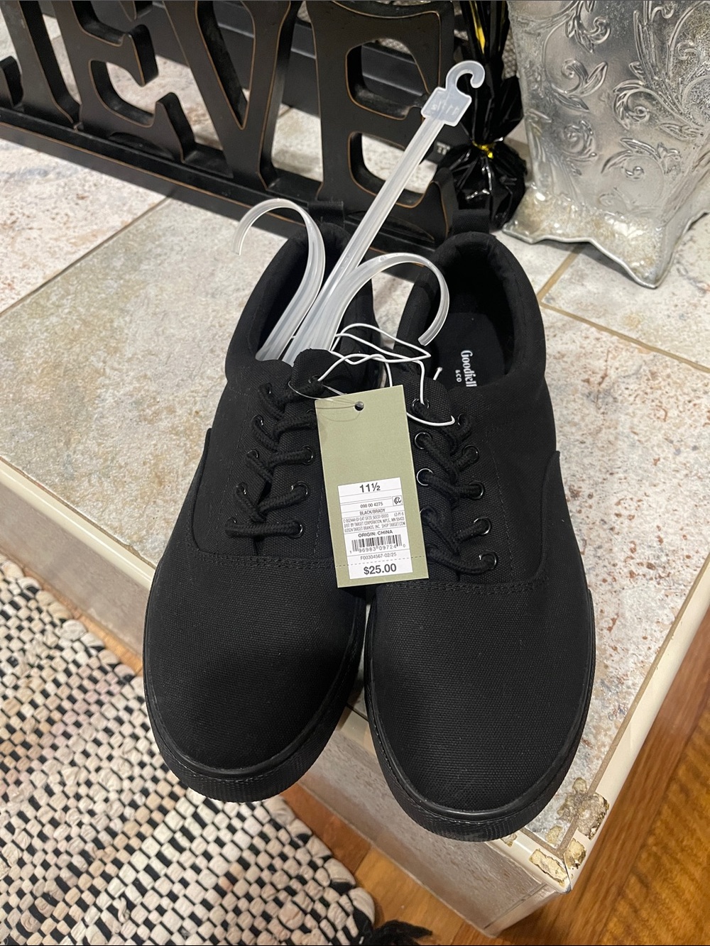Men's Black Canvas Lace-Up Sneakers - Classic Everyday Style